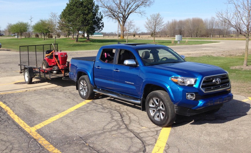 2016-Toyota-Tacoma-Limited-110-876x535