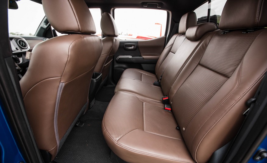 2016-Toyota-Tacoma-Limited-137-876x535