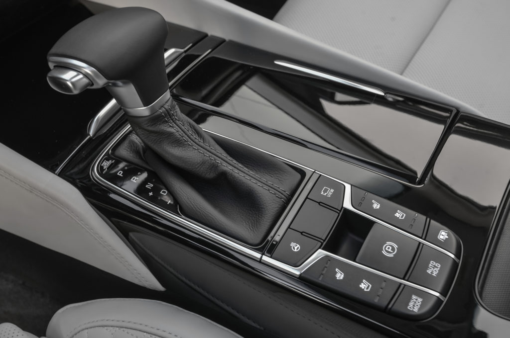 All-New 2017 Kia Cadenza-interior-lever All-New 2017 Kia Cadenza-interior-lever