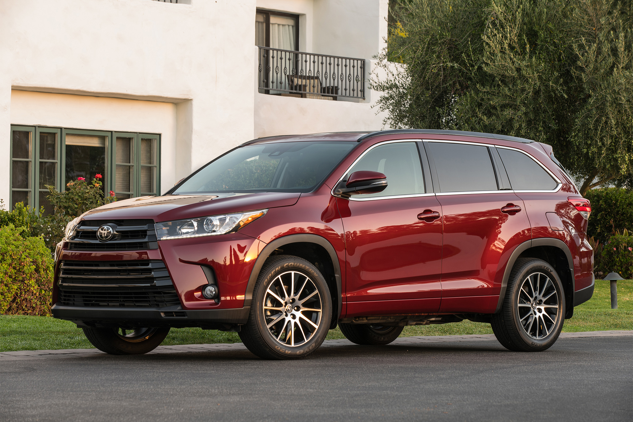 2017 Toyota Highlander: What Does it Share With the Lexus LS