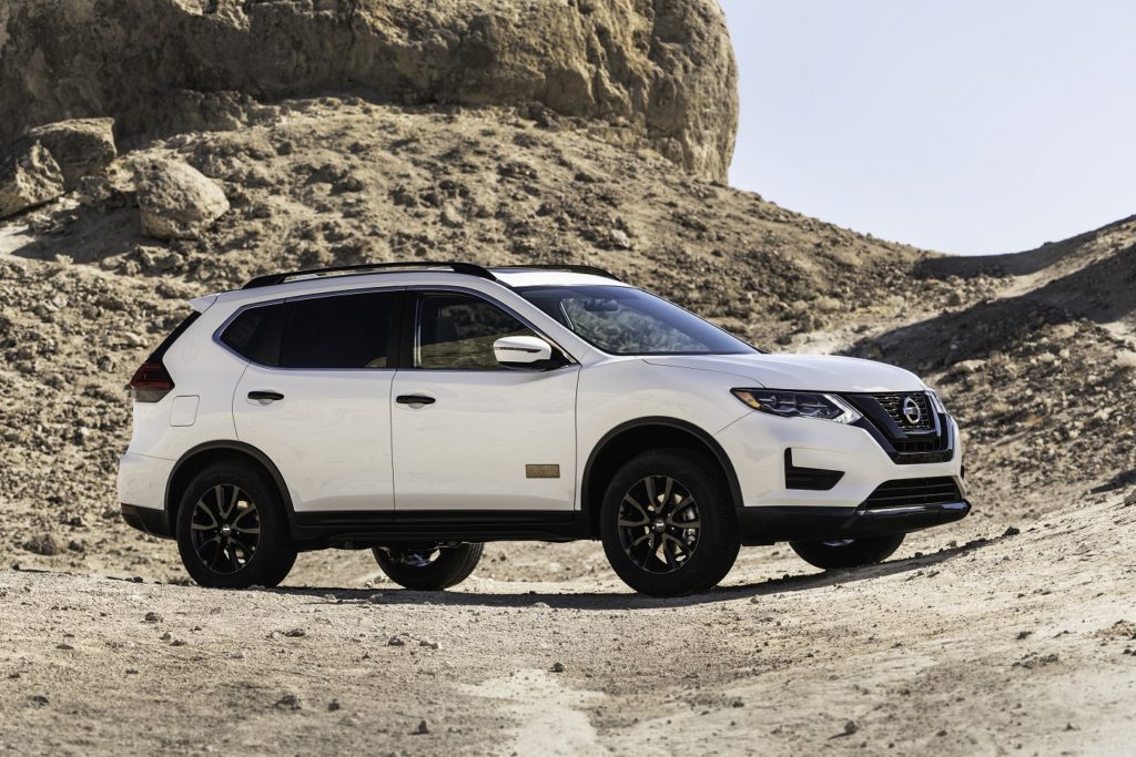 2017 Nissan Rogue-01