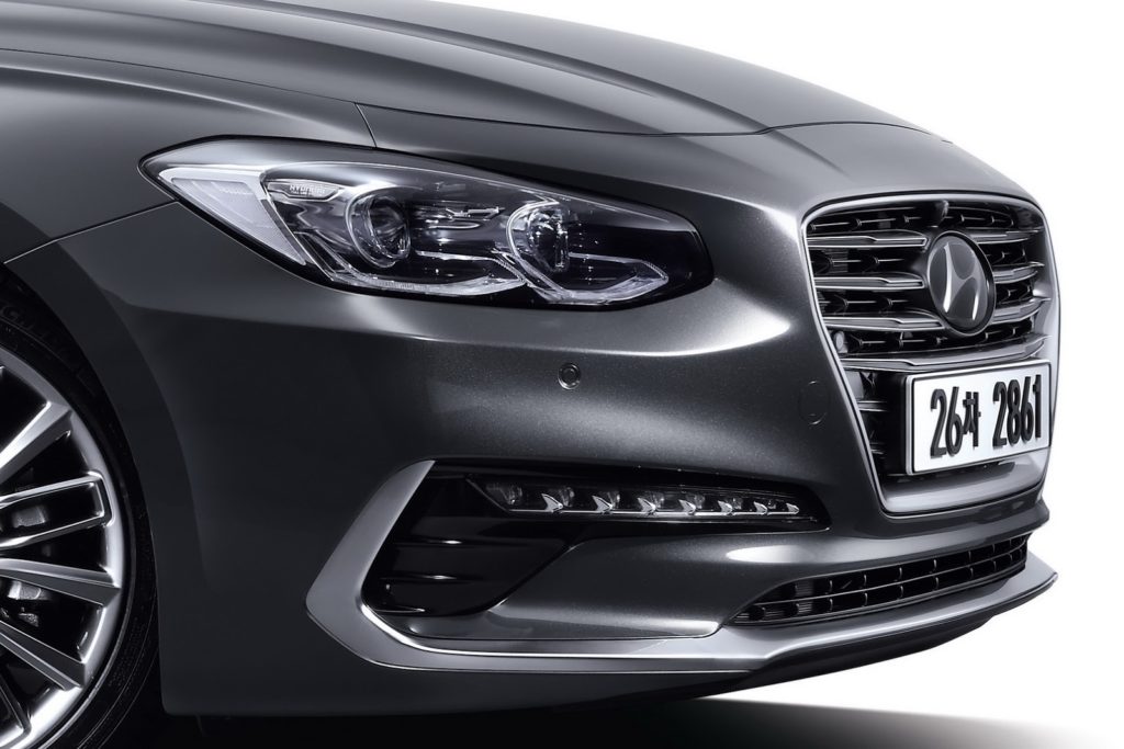 2017 Hyundai Azera-side 2017 Hyundai Azera-side