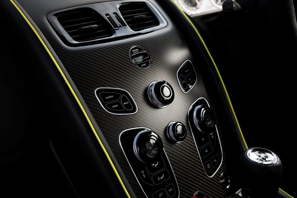 Aston Martin-console