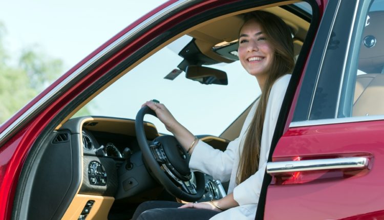 the AGMC Cullinan Drive in Dubai -Rolls-Royce Cullinan- Sana Soukar, Senior Reporter at austoscommunity.com-01