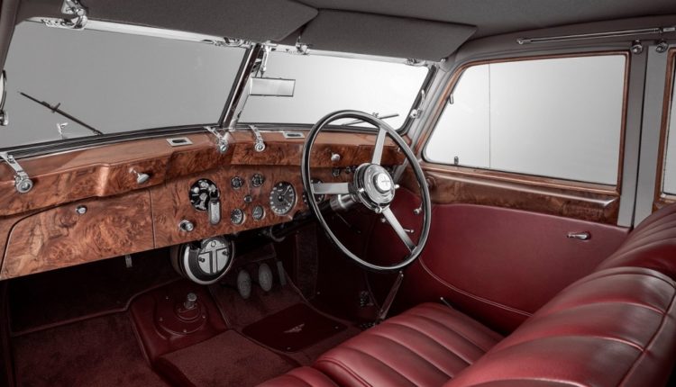 Bentley Corniche recreated by Mulliner -the interior
