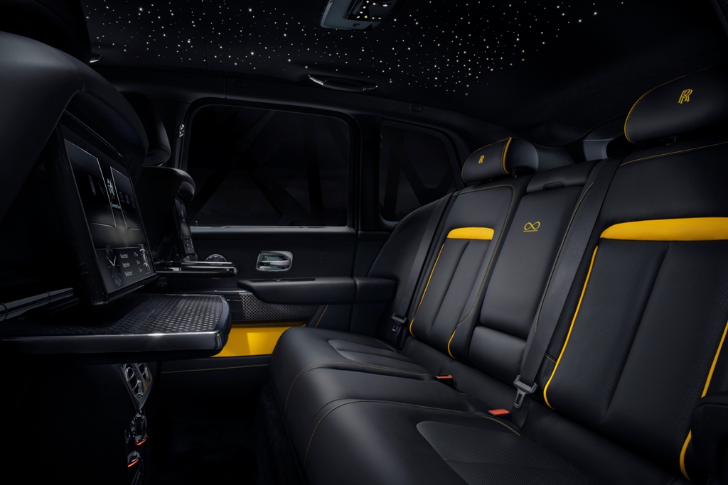 This Rolls-Royce Black Badge Cullinan-back seats