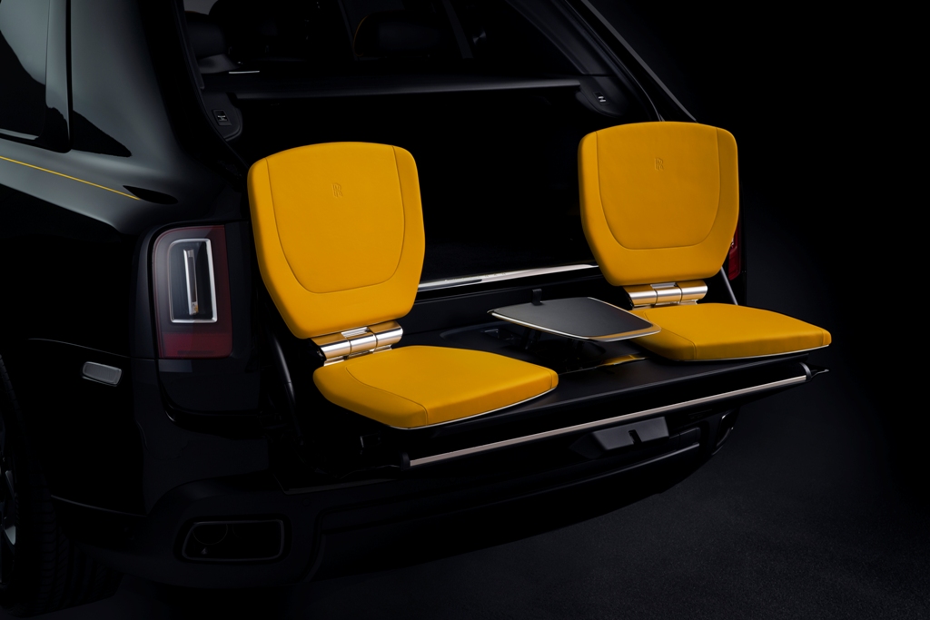 This Rolls-Royce Black Badge Cullinan- extra seats