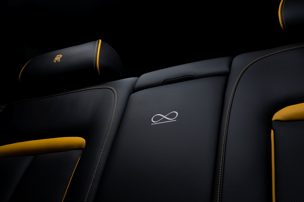 This Rolls-Royce Black Badge Cullinan-seating