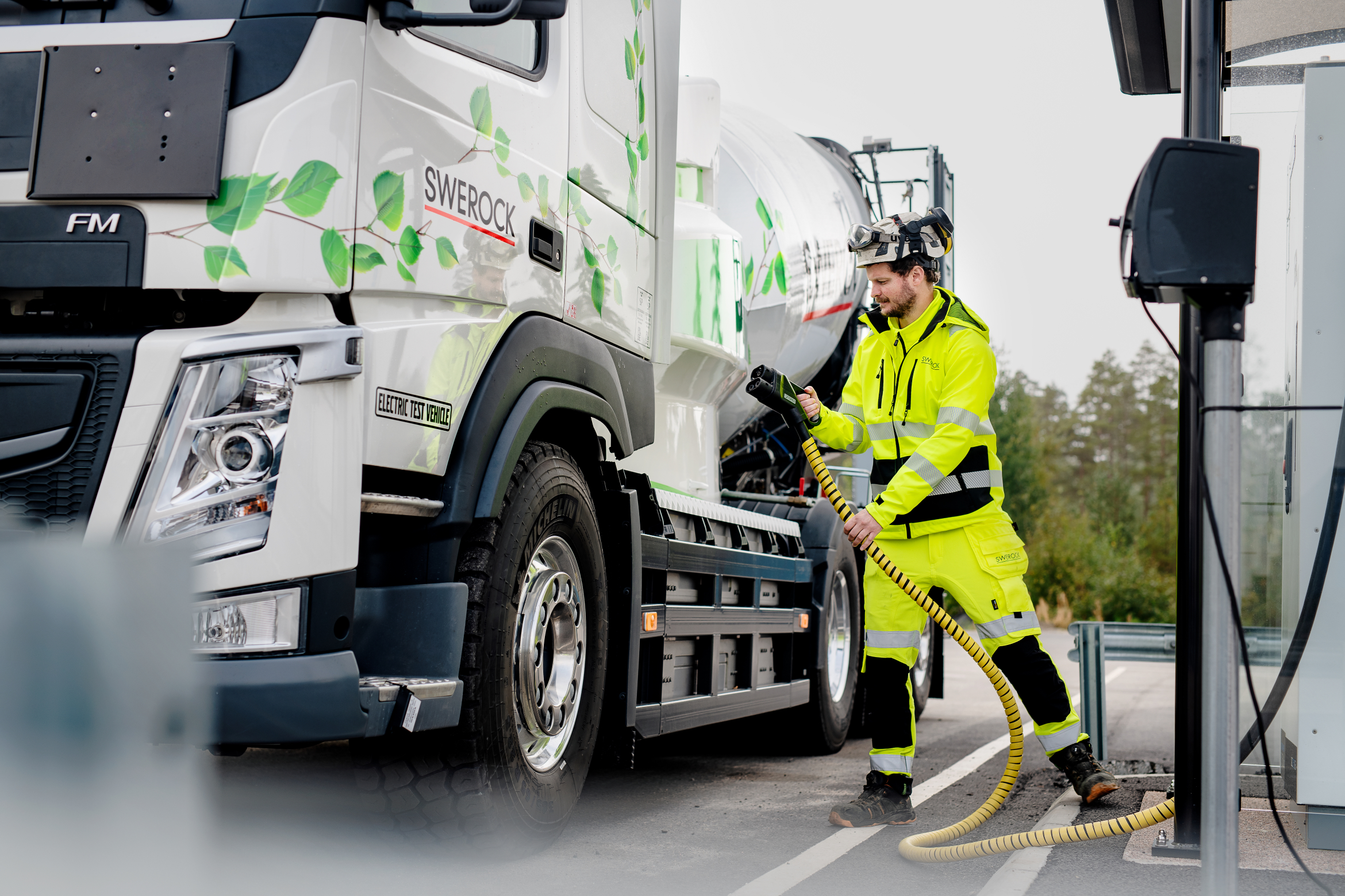 Volvo Trucks Launches a Complete Range of Electric Trucks