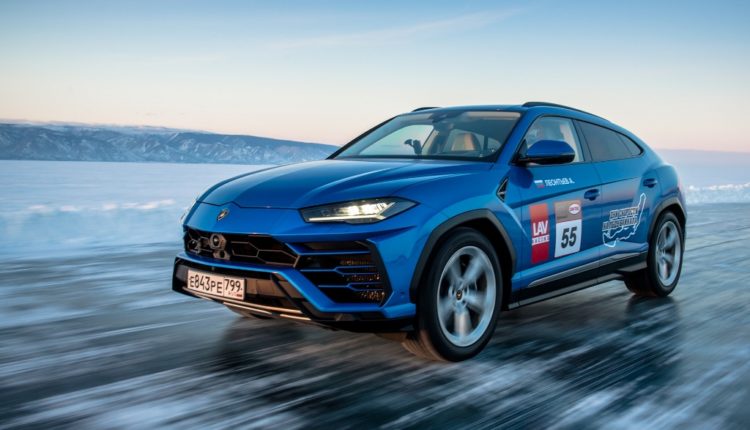 Lamborghini Urus Records a Record Speed of 298 KM/H on the Ice of Lake Baikal