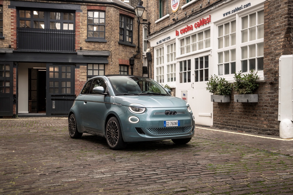 New Fiat 500 Picks Up Duo of Trophies at the Inaugural Electrifying.Com Awards