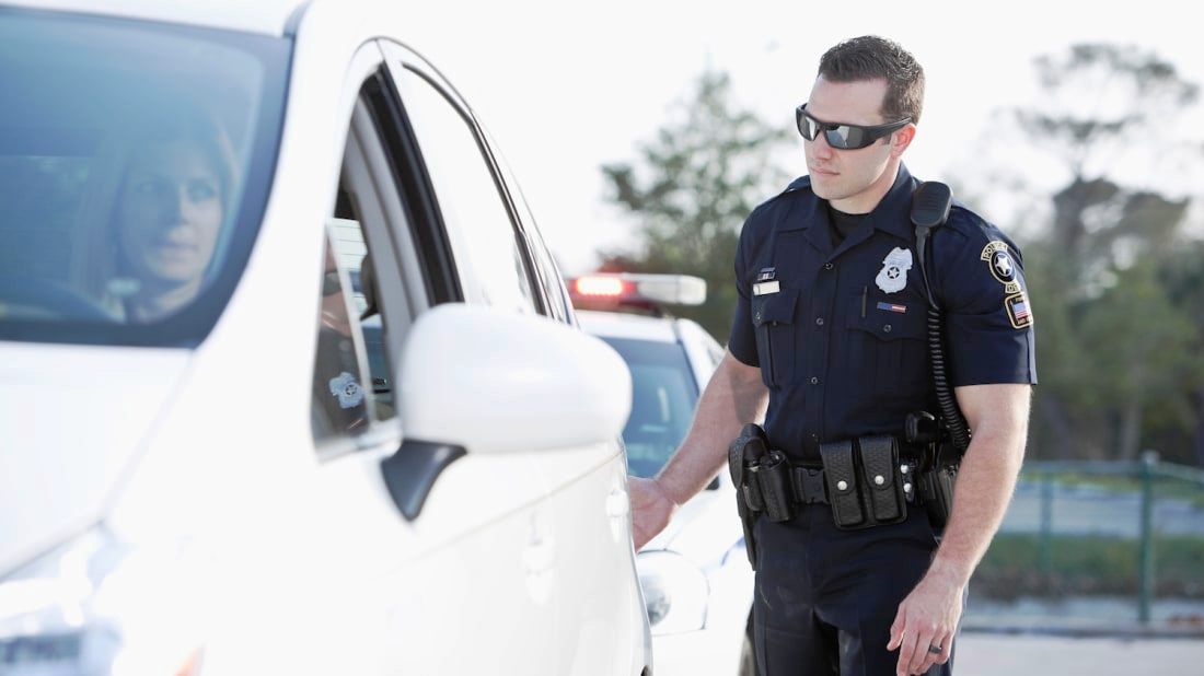 Why Do US Police Officers Touch a Vehicle’s Taillight When They Pull a Driver Over?