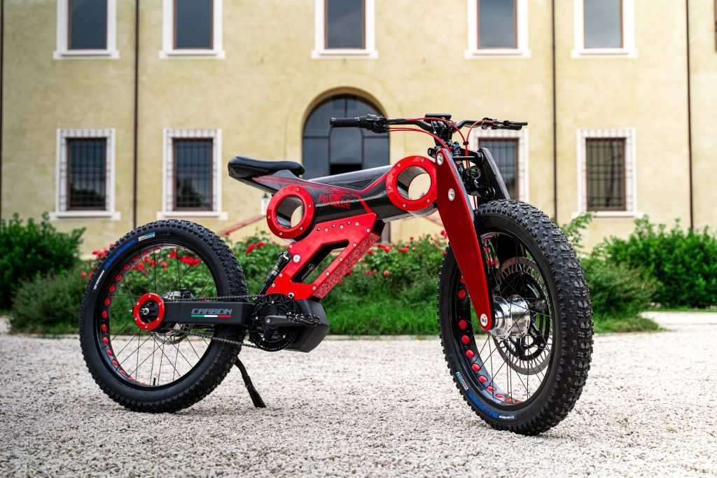 Moto Parilla Launches the Carbon Bike