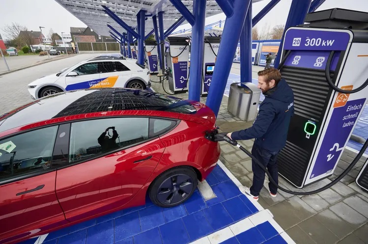 Electric Vehicles Land, Sea, Air – Record Growth As Challenges Mount, Says IDTechEx