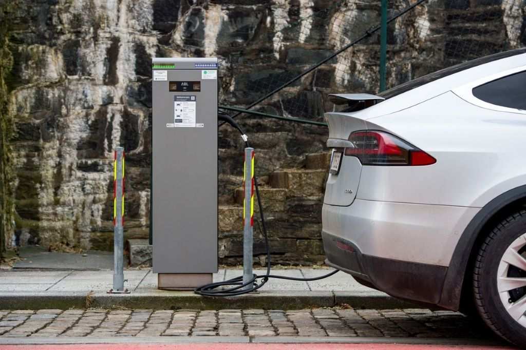 Record Electric Car Sales as Governments Double Down on Support, Reports IDTechEx
