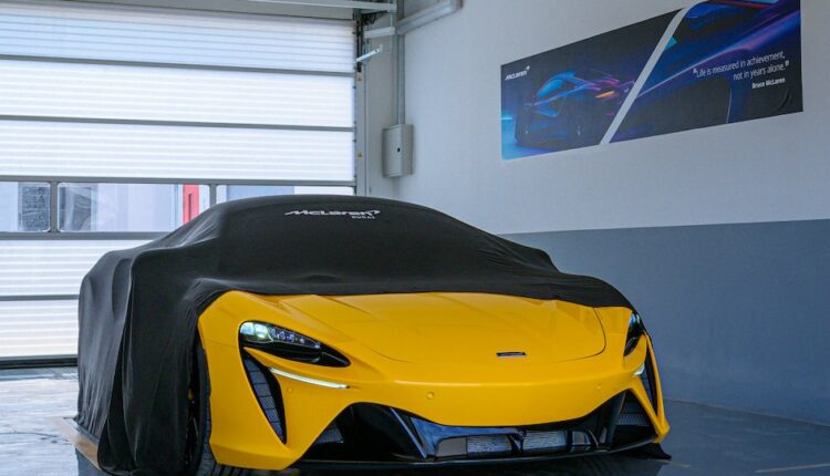 McLaren Dubai Delivers the First Artura in the Middle East