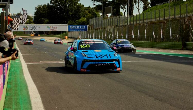 Lynk & Co Cyan Racing Defends TCR World Tour Lead in Chaotic Italian Weekend