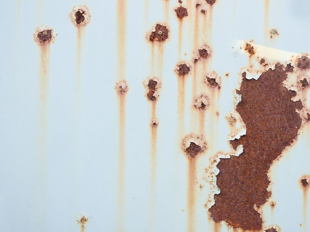 3 Ways To Prevent Rust From Spreading on Trucks