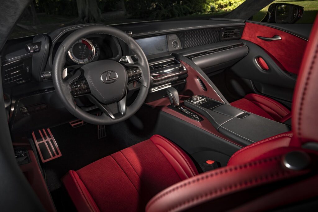 Lexus LC 500 - Inside