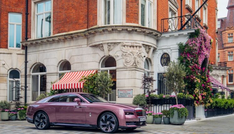 Rolls-Royce Spectre: A Floral Tribute in Chelsea's Luxury Scene