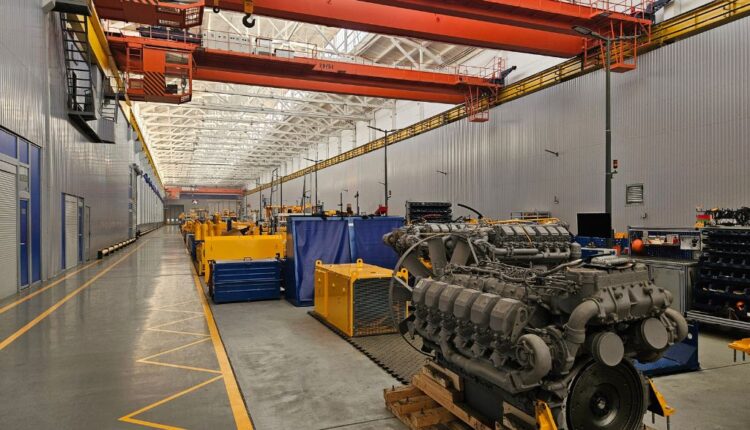 4 Types of Cranes the Automotive Industry Uses